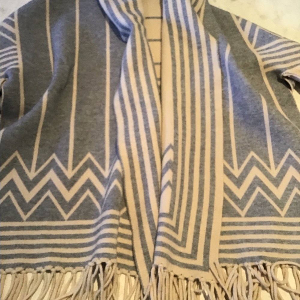 BCBG Poncho - Picture 13 of 13
